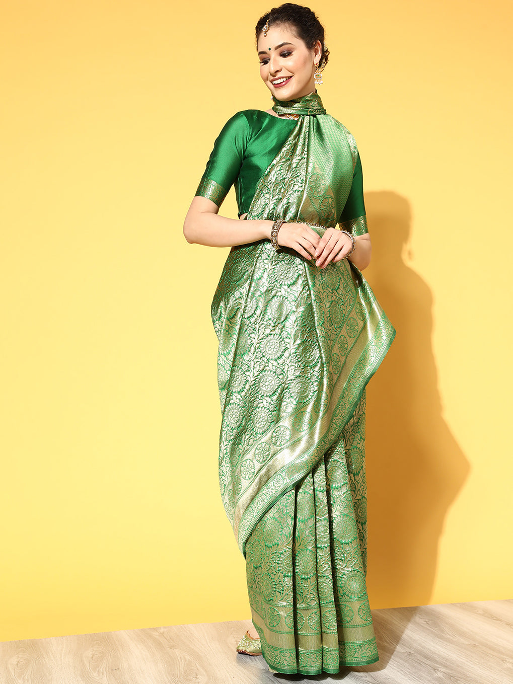 Women's Silk Blend Green Woven Design Celebrity Saree With Blouse Piece