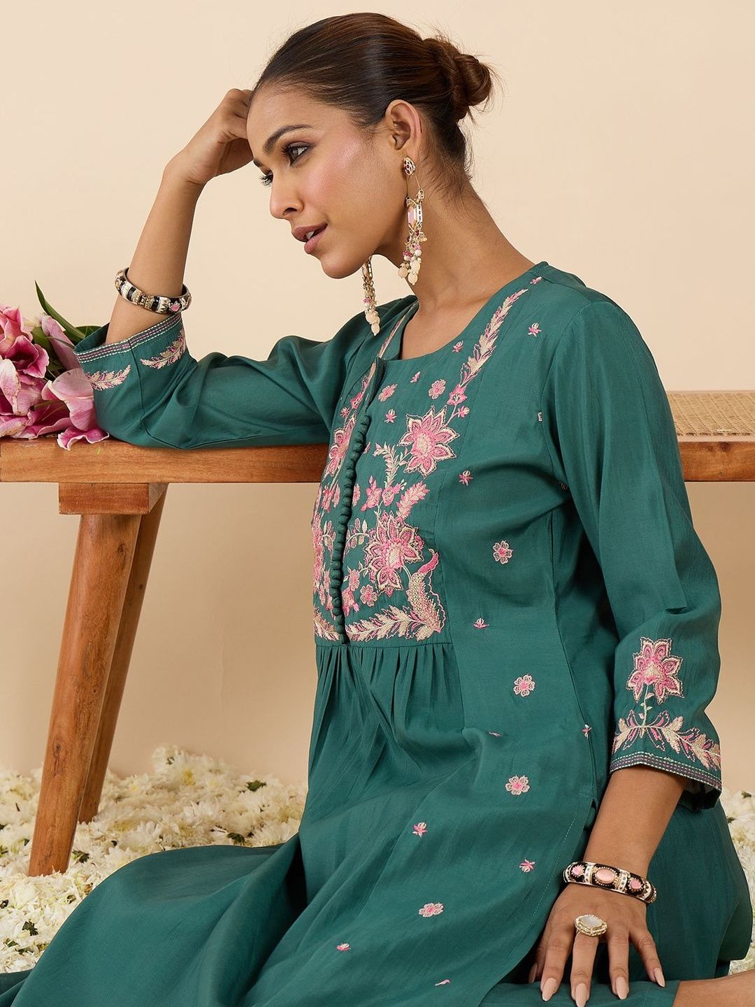Women Floral Embroidered Panelled Thread Work Kurta with Trousers
