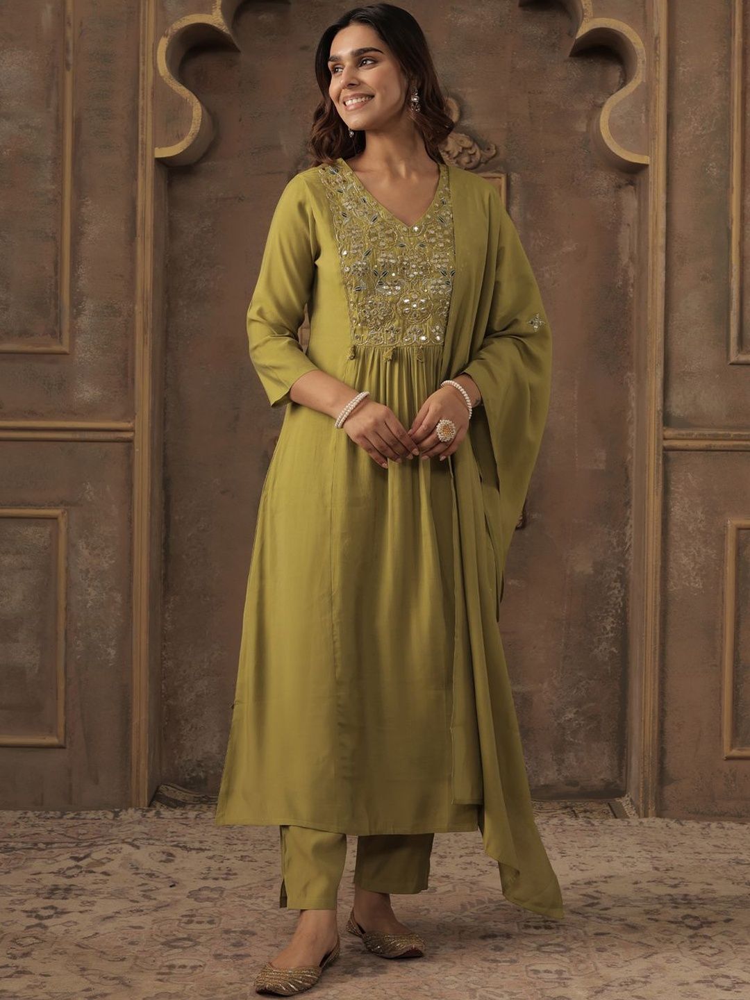 Women Ethnic Motifs Embroidered Pleated Mirror Work Kurta Set