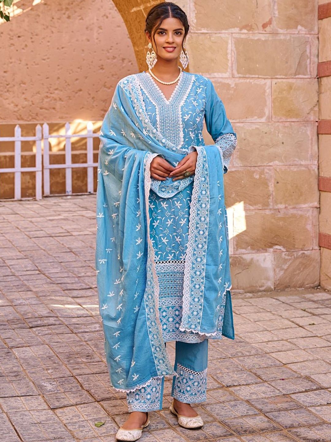 Women Ethnic Motifs Embroidered Regular Thread Work Pure Cotton Kurta with Trousers & With Dupatta