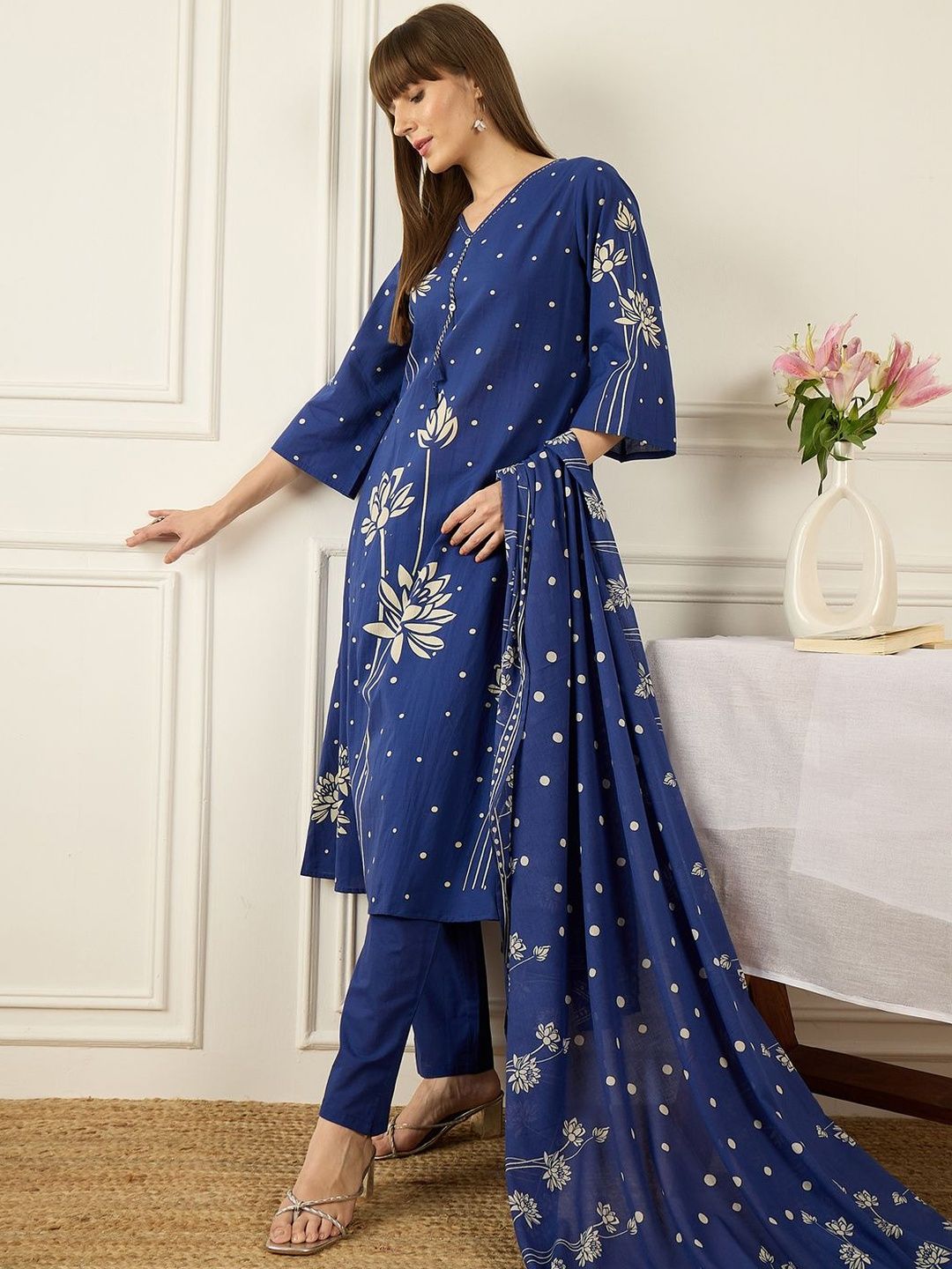 Women Floral Printed Regular Thread Work Pure Cotton Kurta with Trousers & With Dupatta