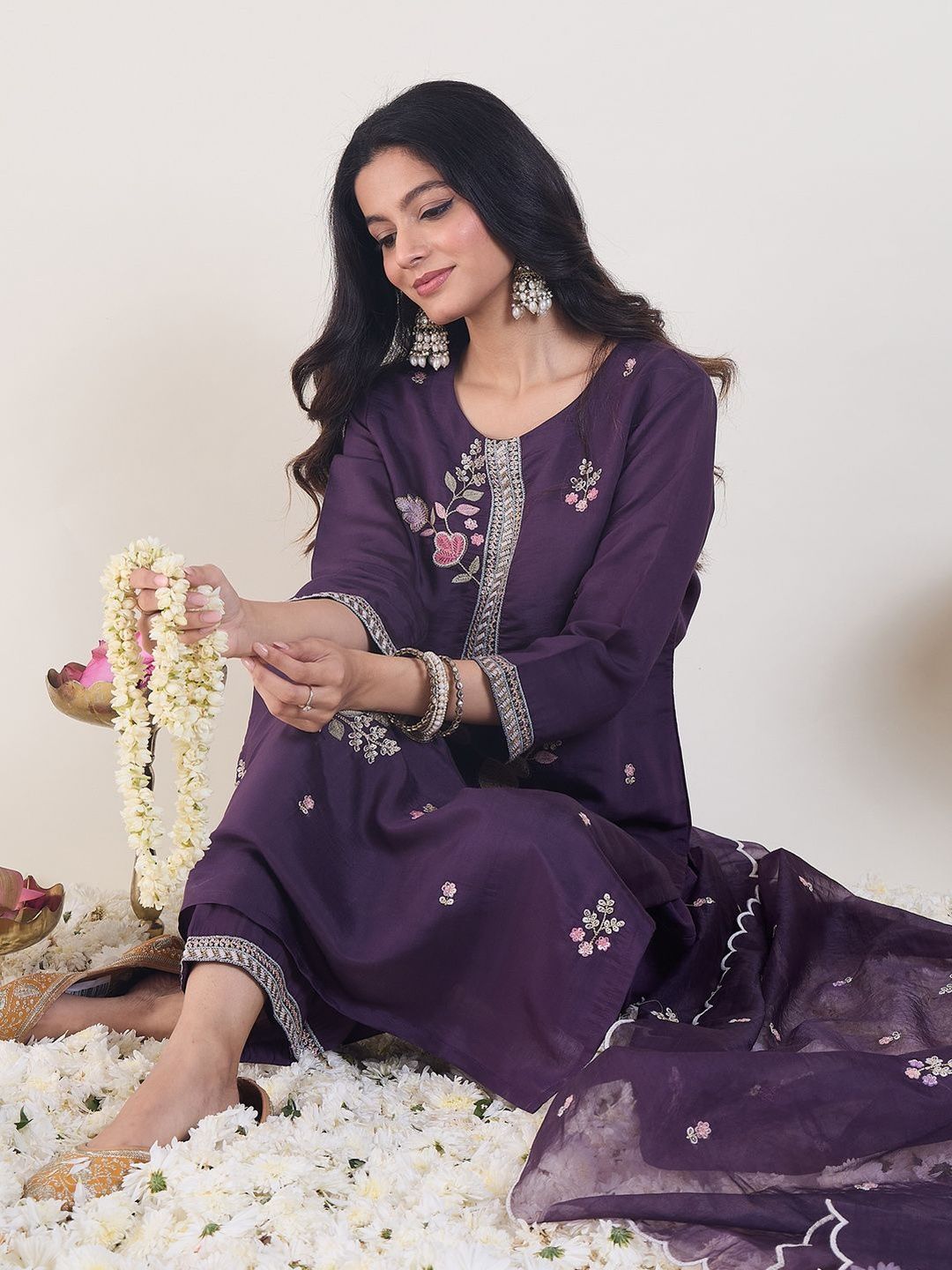 Floral Embroidered Regular Thread Work Kurta With Trousers & Dupatta