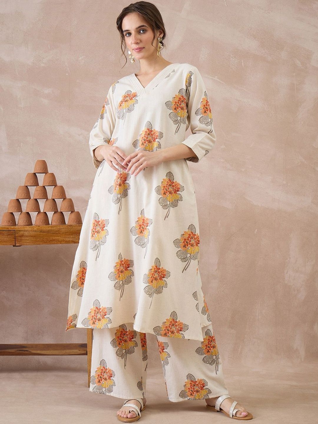 Women Floral Printed Regular Kurta with Trousers