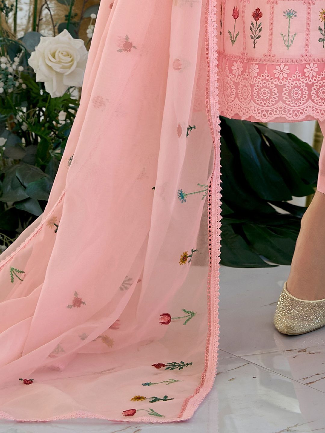 Women Floral Embroidered Regular Thread Work Pure Cotton Kurta with Trousers & With Dupatta