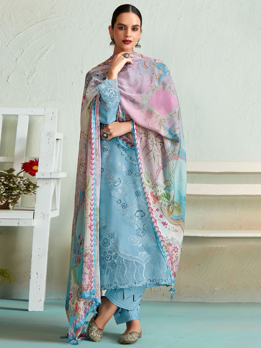 Indyancart IE Women Floral Embroidered Regular Thread Work Kurta with Trousers & Dupatta