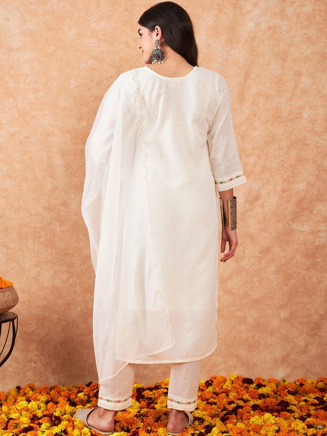 Women Floral Embroidered Thread Work Pure Cotton Kurta with Trousers & Dupatta