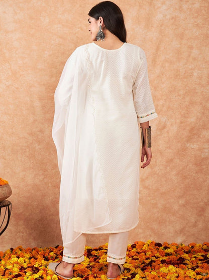Women Floral Embroidered Thread Work Pure Cotton Kurta with Trousers & Dupatta