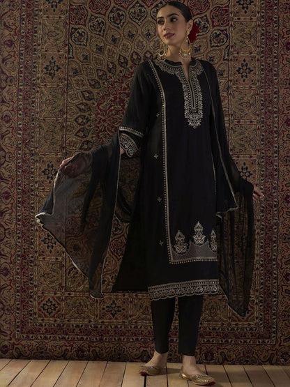 Ethnic Motifs Embroidered Mandarin Collar Straight Kurta & Trousers With Dupatta