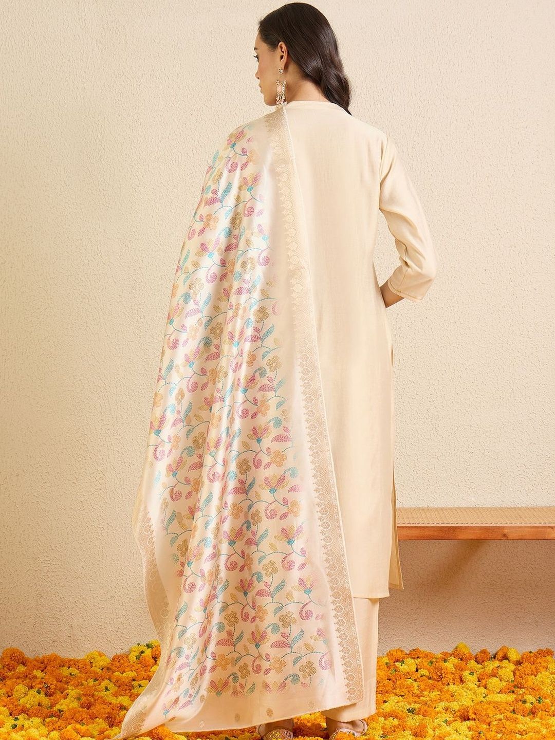 Women Floral Embroidered Regular Thread Work Kurta with Trousers & With Dupatta