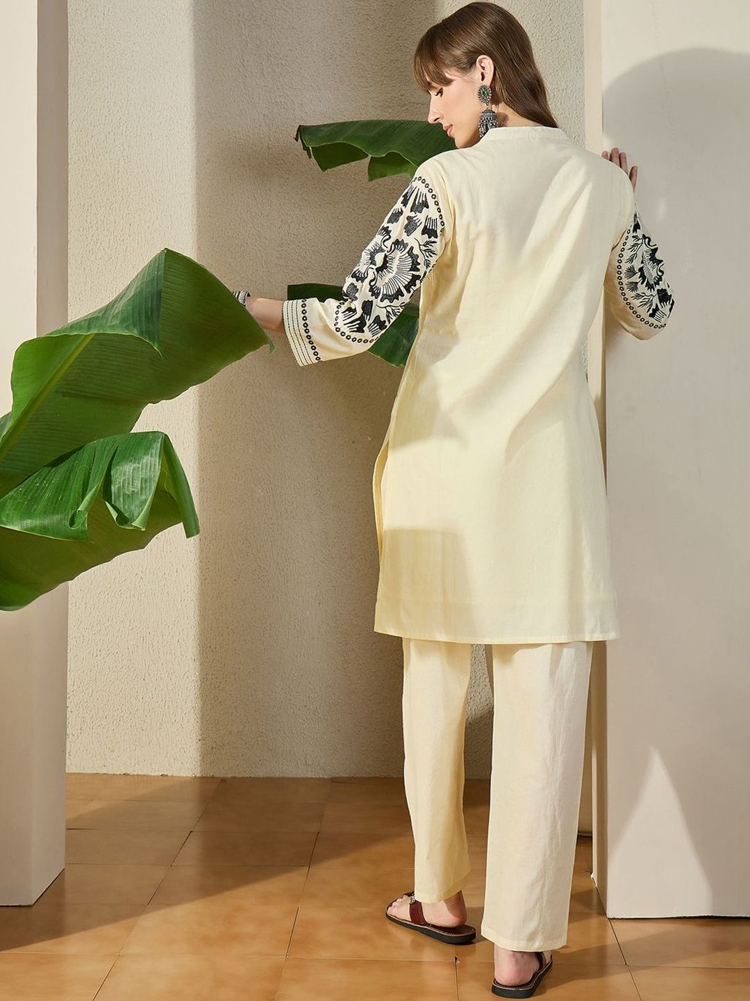 Women Ethnic Motifs Embroidered Straight Kurta Palazzos Set