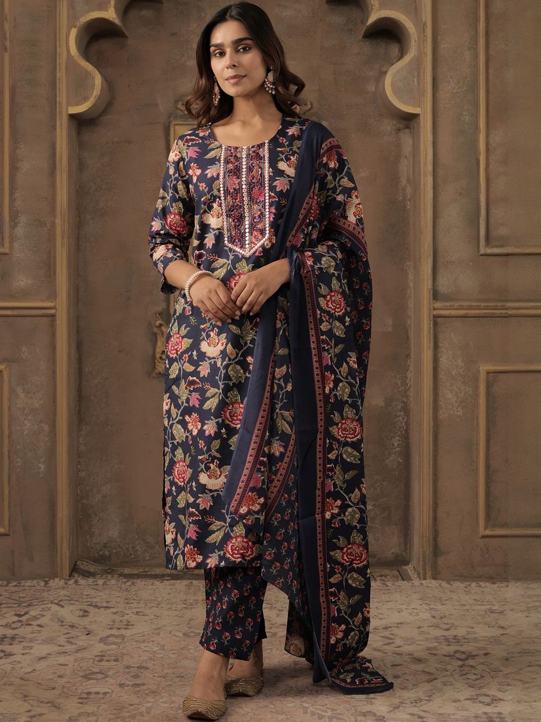 Women Floral Printed Kurta with Trousers & Dupatta
