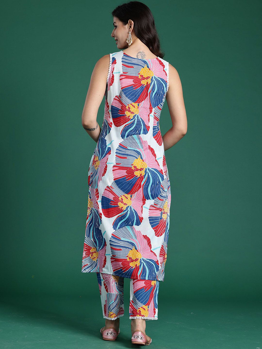Floral Printed V-Neck Straight Pure Cotton Kurta With Trousers
