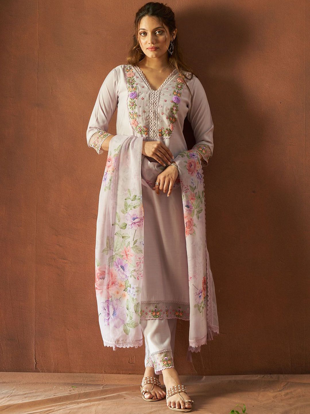 Floral Embroidered Thread Work V-Neck Straight Kurta With Trousers & Dupatta