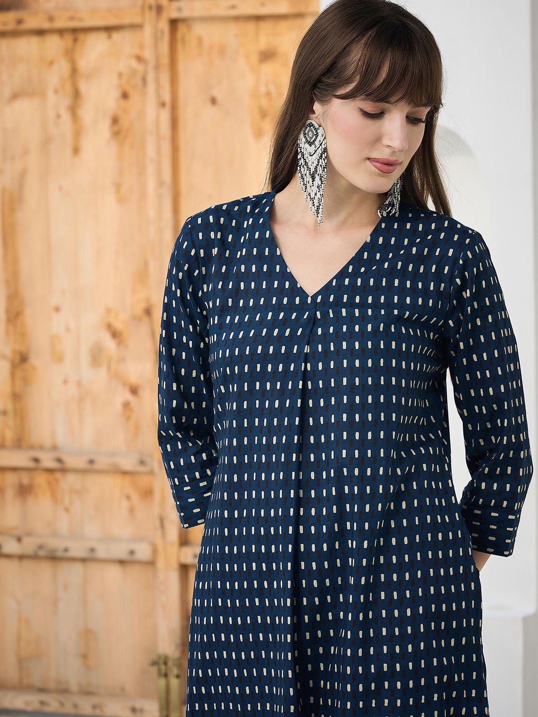 Women Geometric Printed Cotton Kurta with Trousers