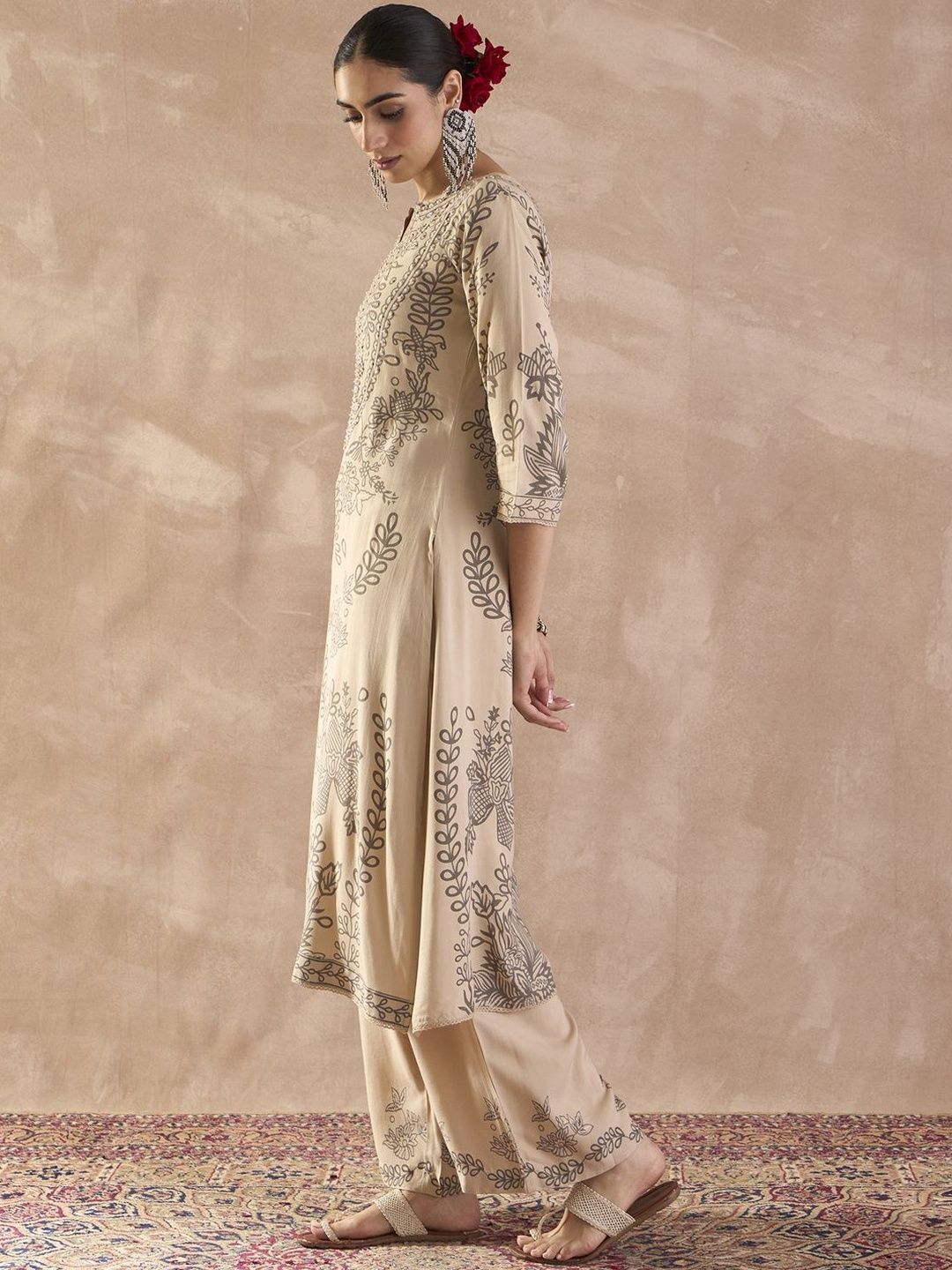 Ethnic Motifs Printed Notch Neck Sequinned Straight Kurta With Trousers