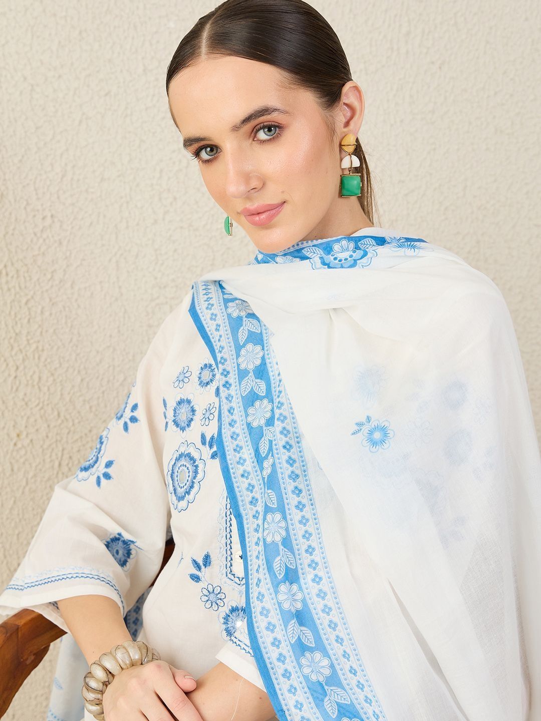Floral Embroidered Thread Work Straight Pure Cotton Kurta & Trouser With Dupatta