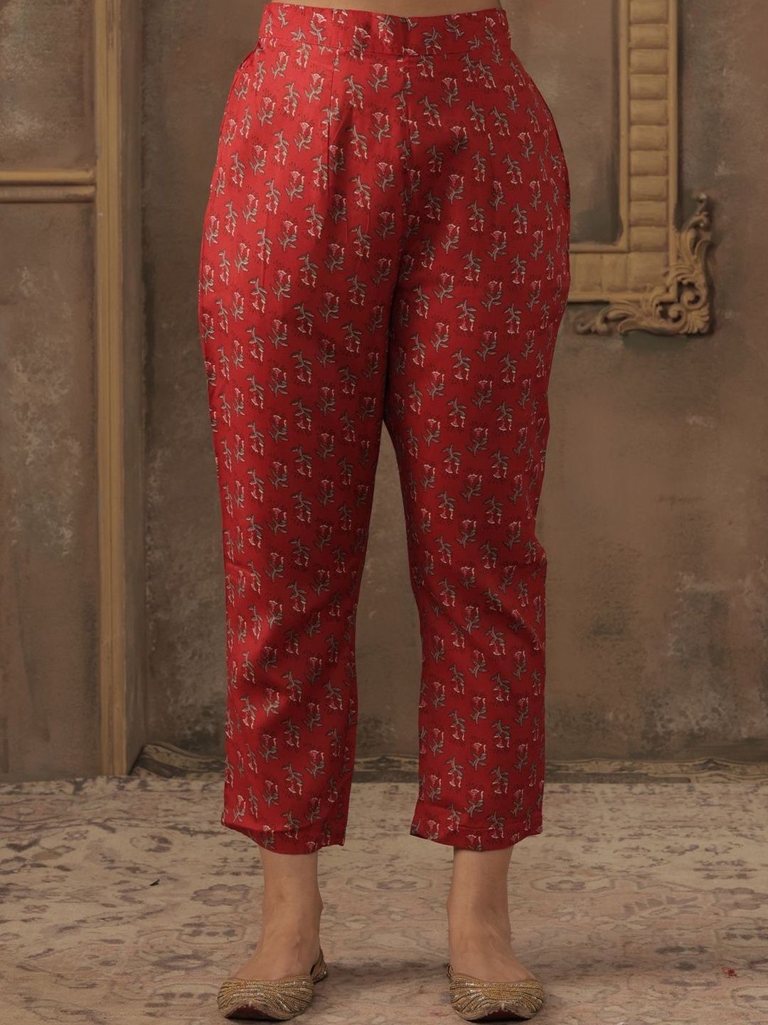 Floral Printed Round Neck Straight Kurta With Trousers & Dupatta