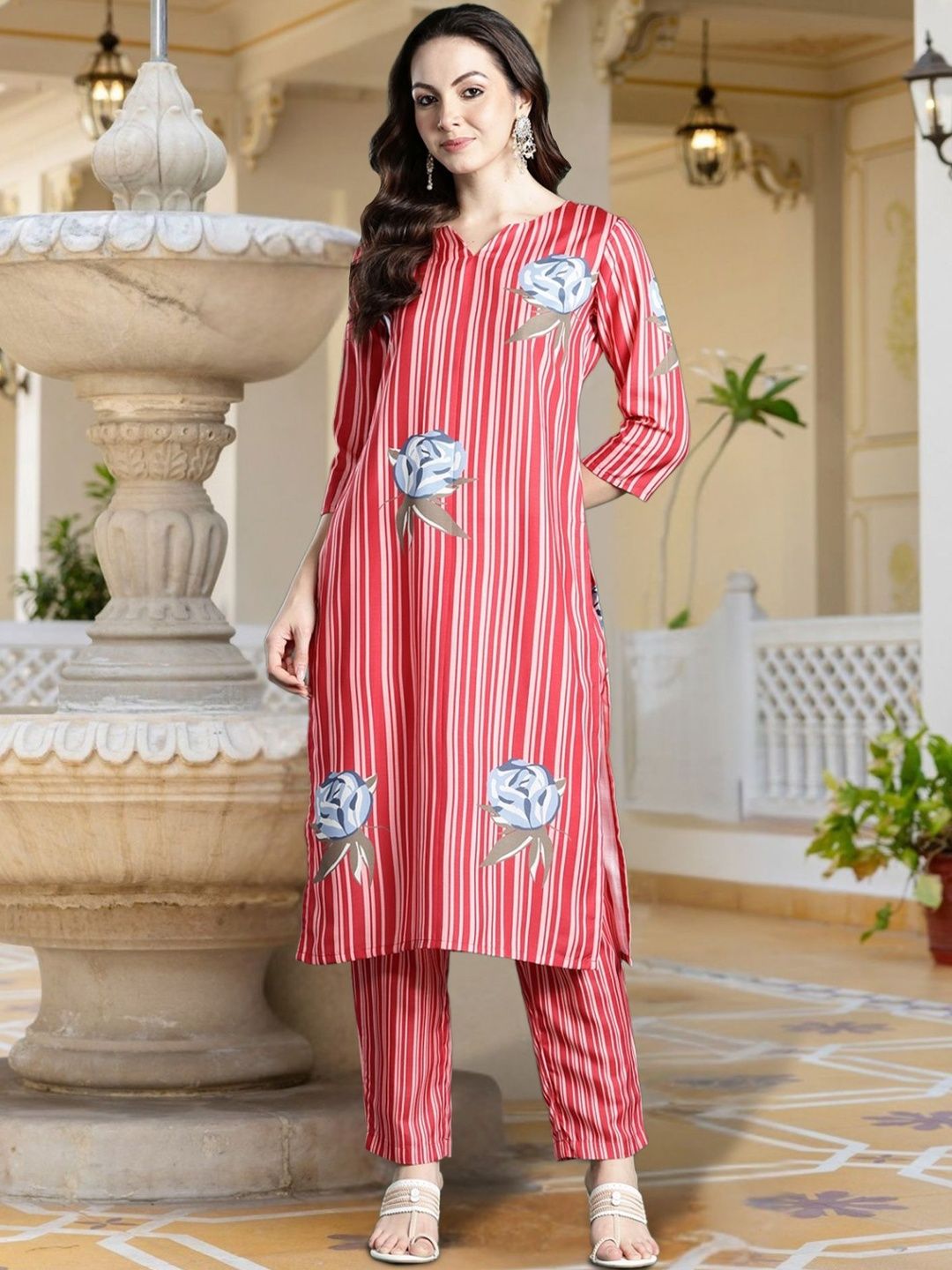 Women Printed Regular Kurta with Trousers