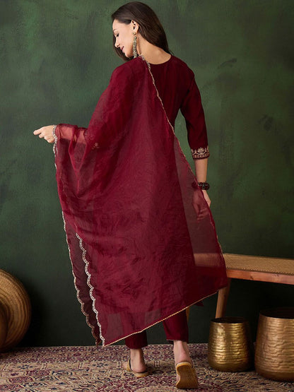 Indyancart SN Women's Floral Embroidered Straight Kurta & Trouser With Dupatta