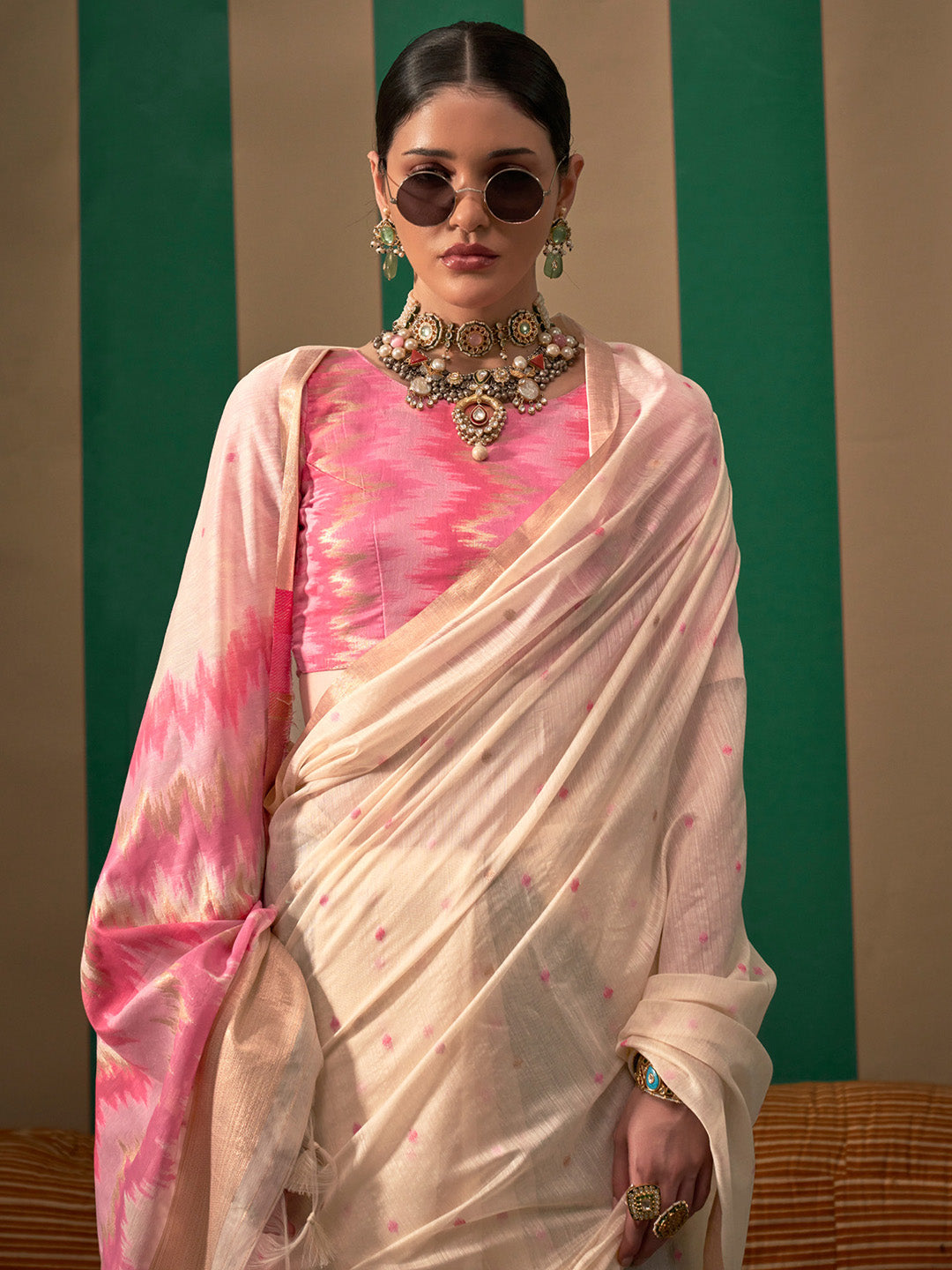 Women's Silk Blend Pink Woven Design Designer Saree With Blouse Piece