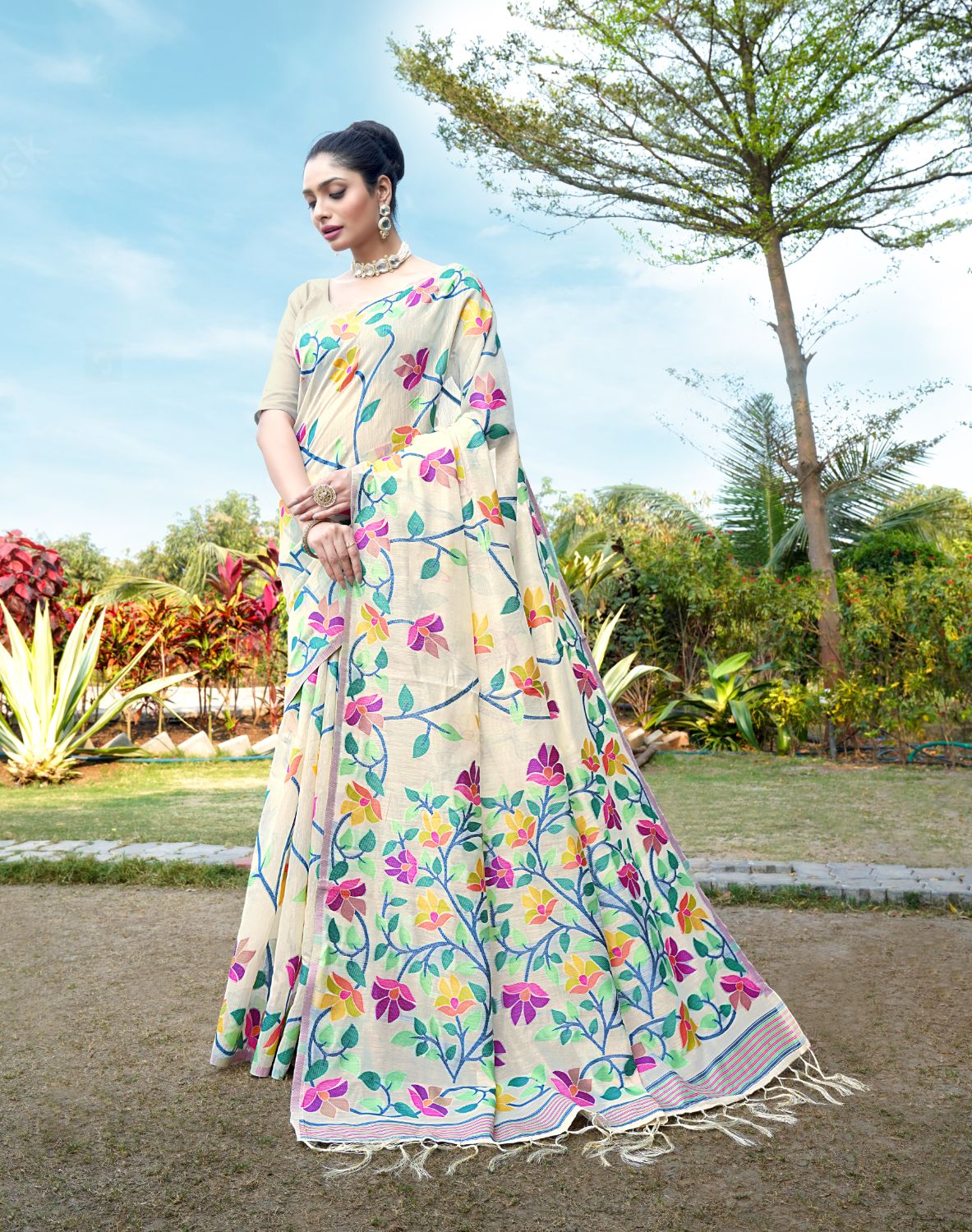 Dhiyona GR Women's Karvaah Off-White Soft Cotton Jamdani Saree