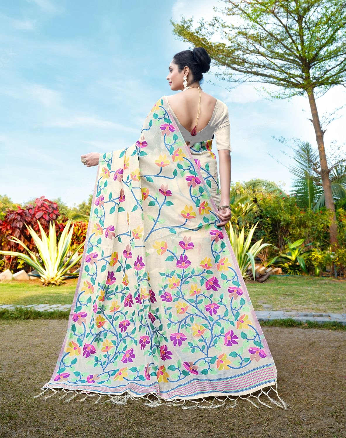 Dhiyona GR Women's Karvaah Off-White Soft Cotton Jamdani Saree