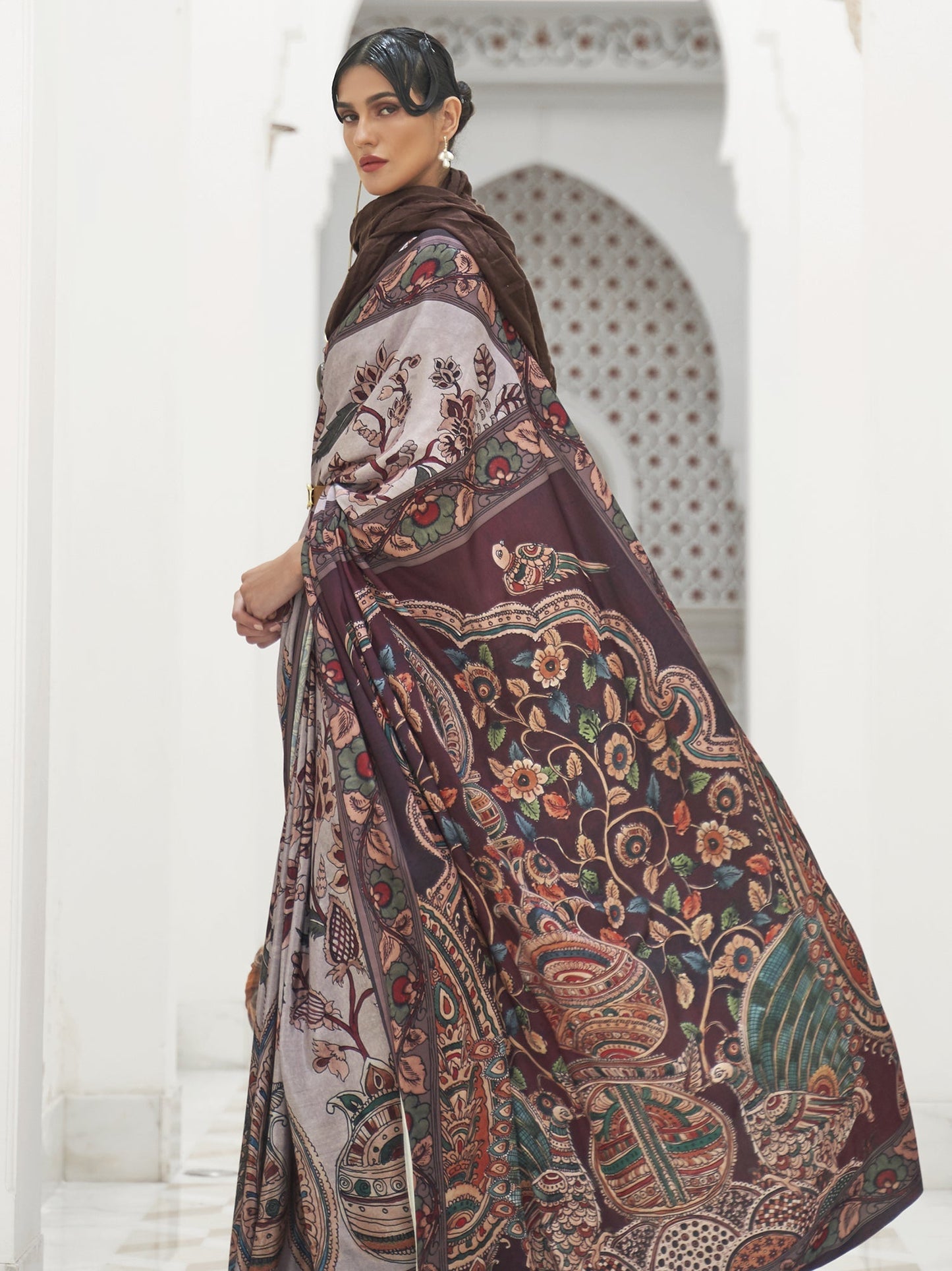 Women's Crepe Grey Digital Print Celebrity Saree With Blouse Piece