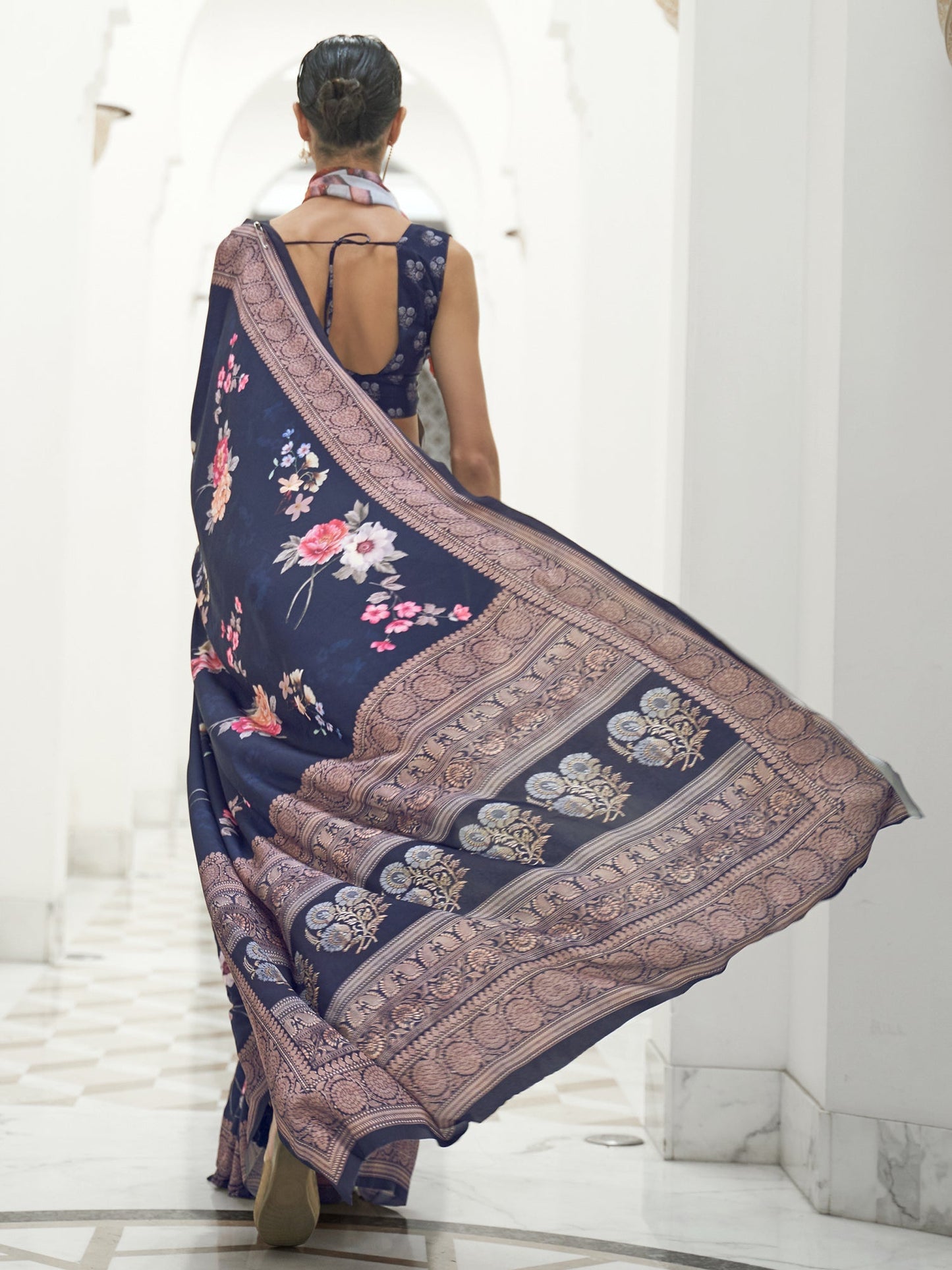Women's Crepe Navy Blue Digital Print Celebrity Saree With Blouse Piece