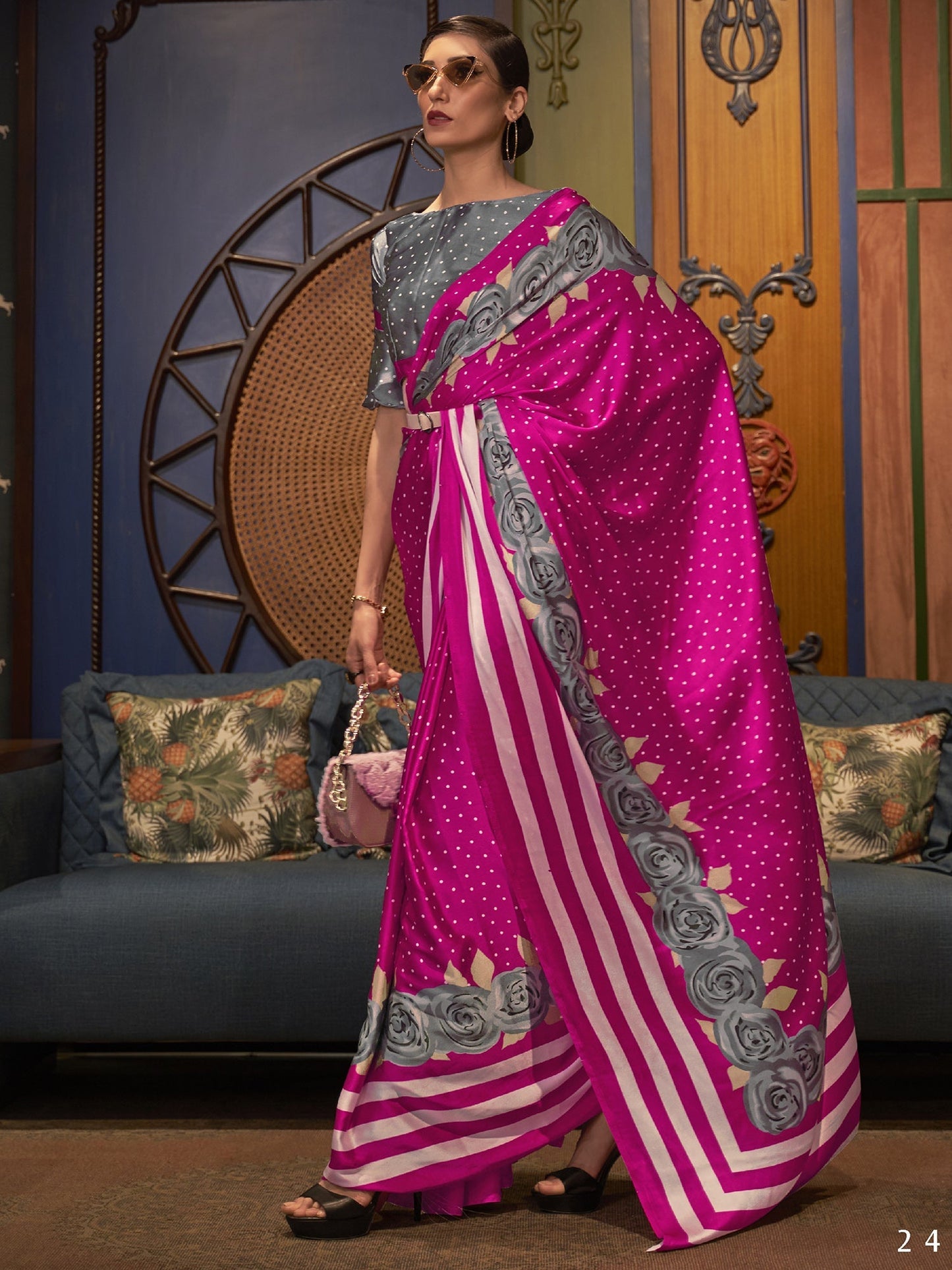 Women's Crepe Pink Printed Celebrity Saree With Blouse Piece