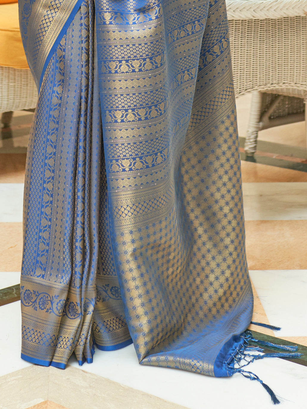 Women's Silk Blend Blue Embroidered Woven saree With Blouse Piece