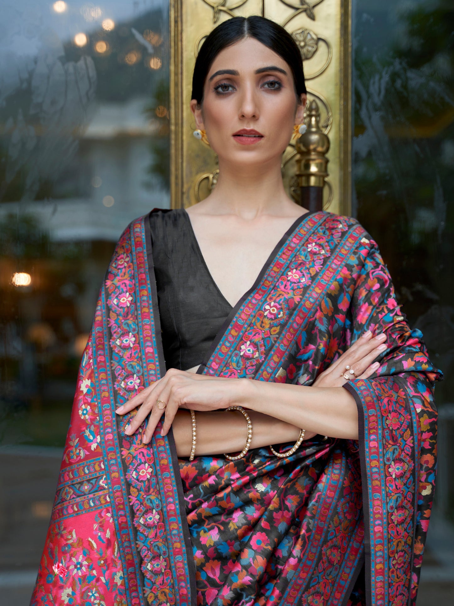 Women's Silk Blend Black Woven Design Celebrity Saree With Blouse Piece