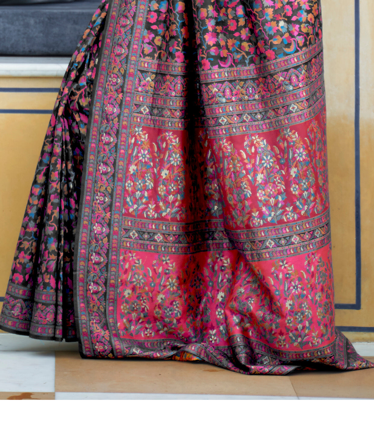 Women's Silk Blend Black Woven Design Celebrity Saree With Blouse Piece