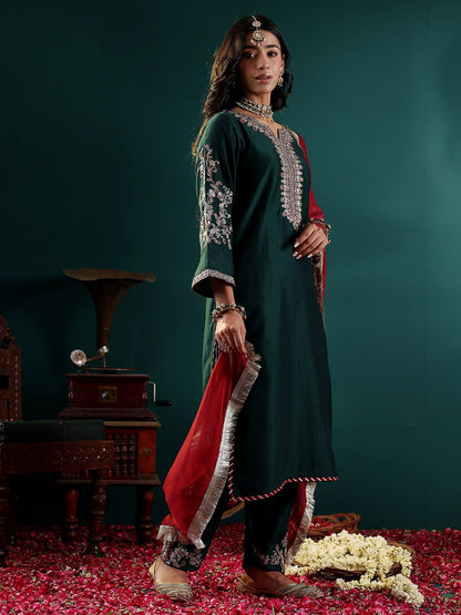 Indyancart VA Women'sGreen Floral Embroidered Regular Sequinned Kurta With Trouser With Dupatta