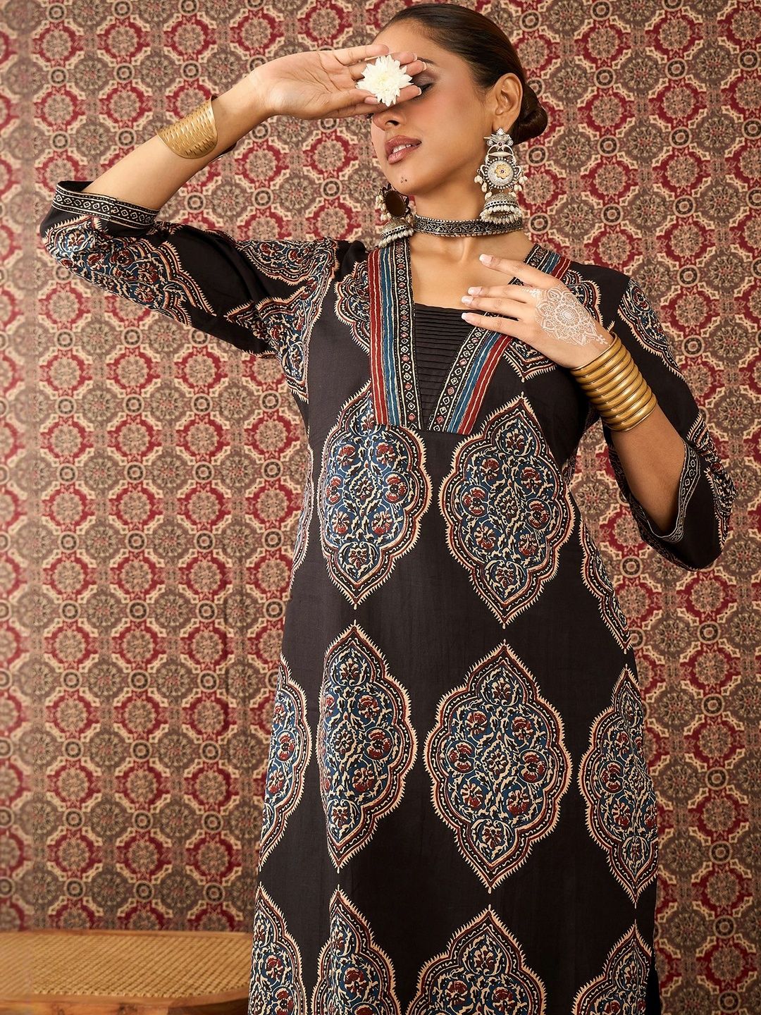 Women Ethnic Motifs Printed Cotton Kurta with Trousers