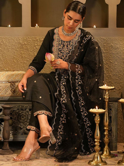 Women Ethnic Motifs Embroidered Kurta With Trousers & Dupatta Kurta Sets