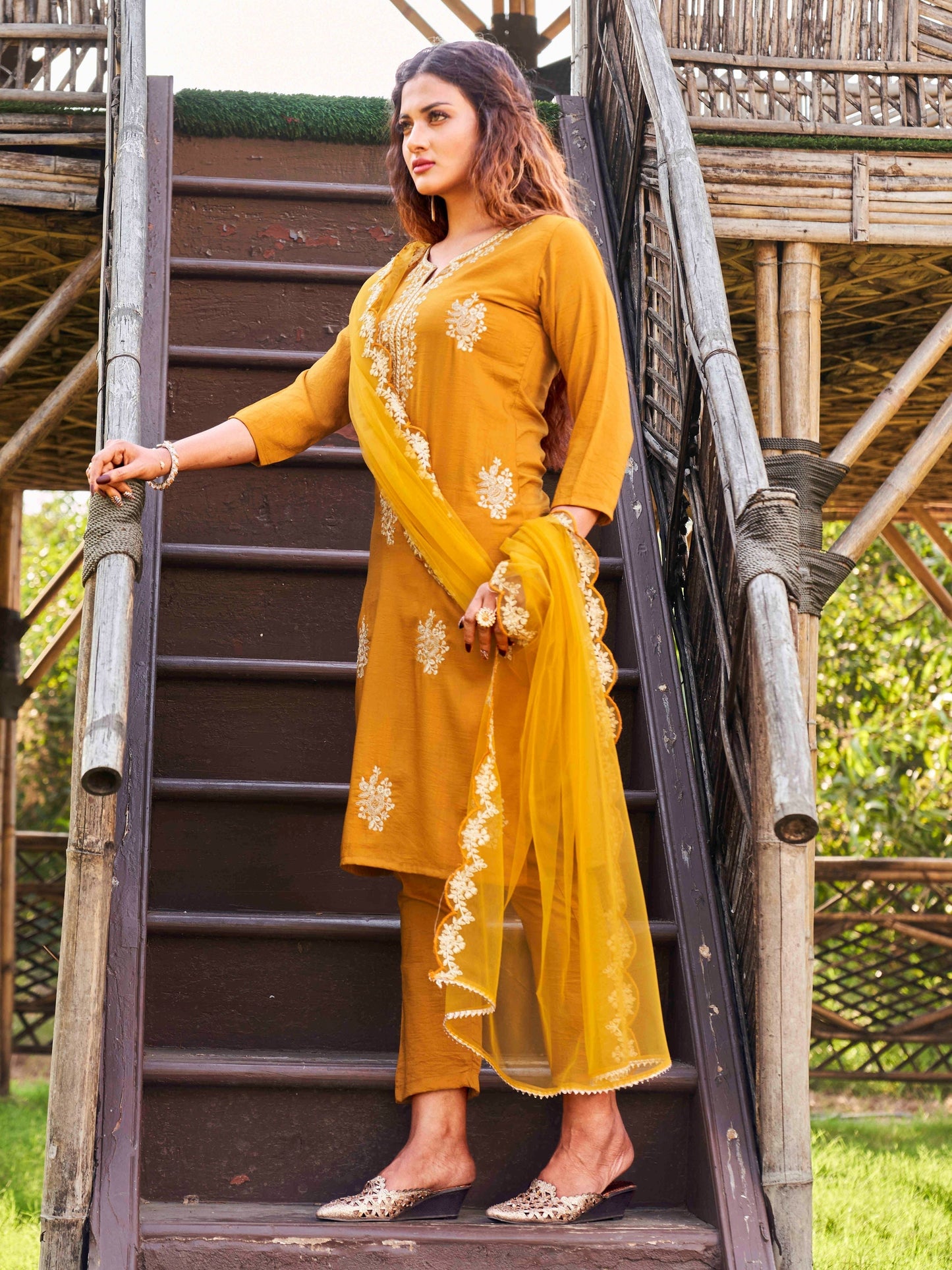 Dhiyona TI Women's Mustard Embroidered Kurta with Net Dupatta��