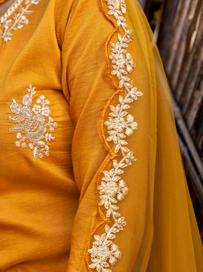 Dhiyona TI Women's Mustard Embroidered Kurta with Net Dupatta��