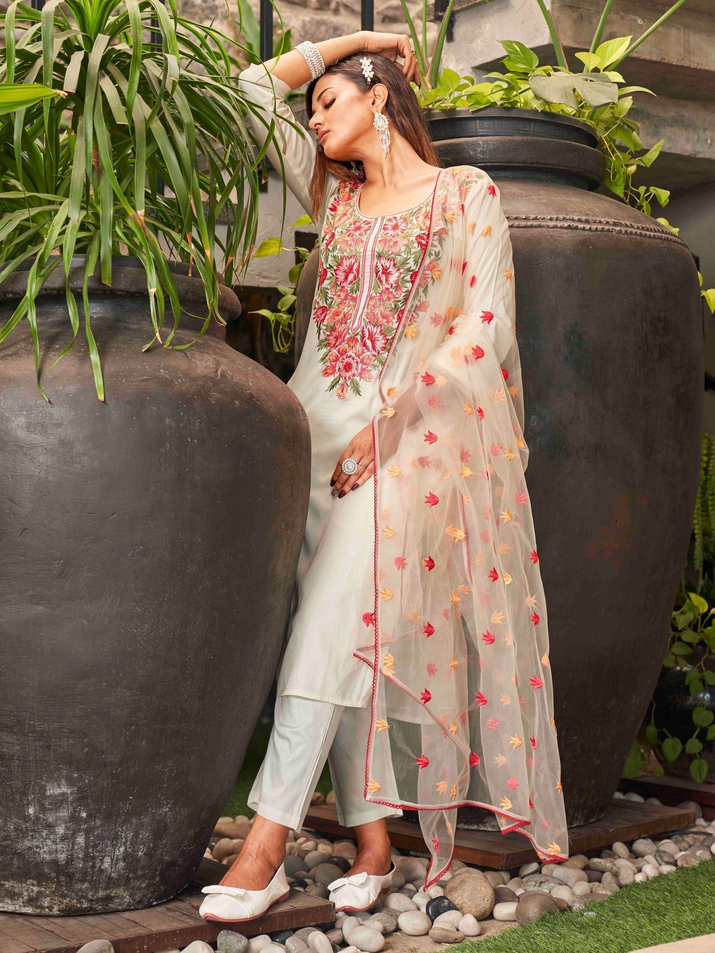 Dhiyona TI Women's Off White Cotton Kurta With Parsi Work Neck And Embroidered Dupatta