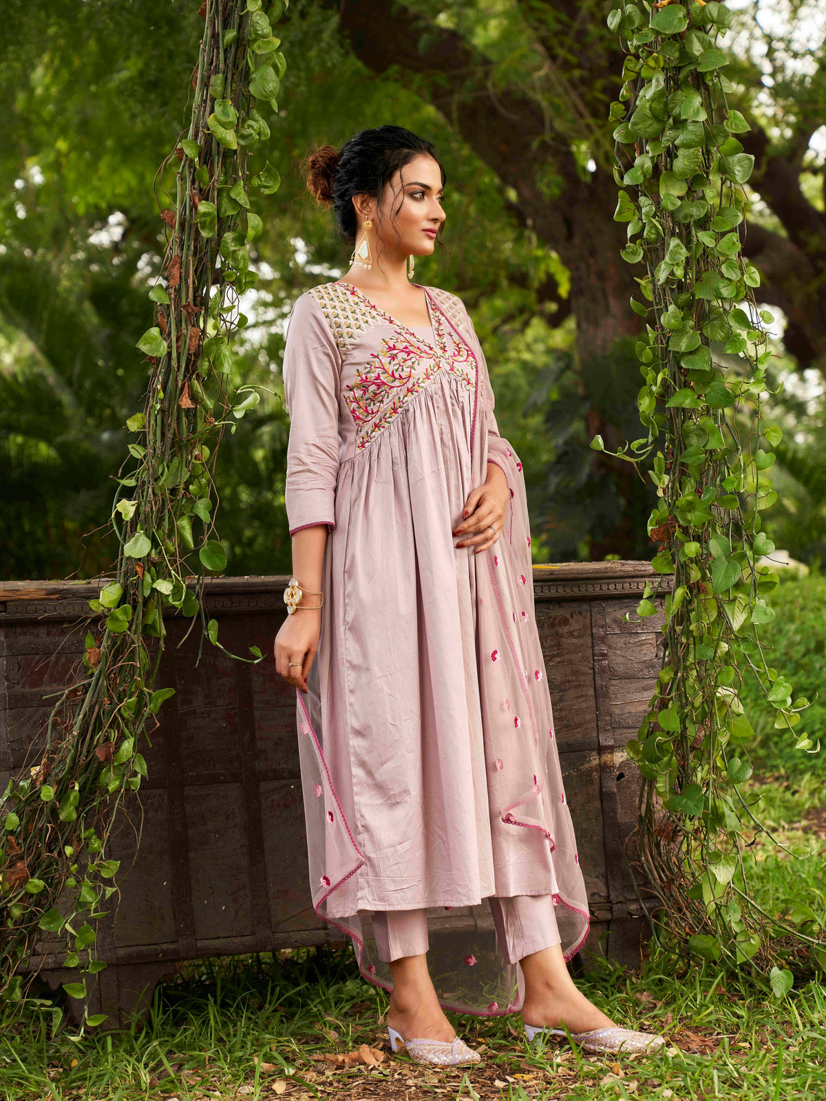 Indyancart TI Women's Mauve Embroidery Thread Work Alia Cut Kurta