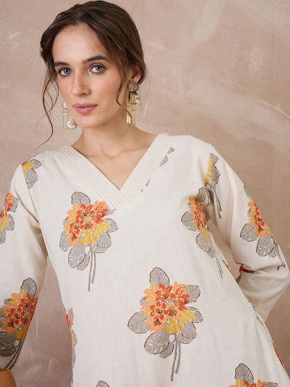 Women Floral Printed Regular Kurta with Trousers