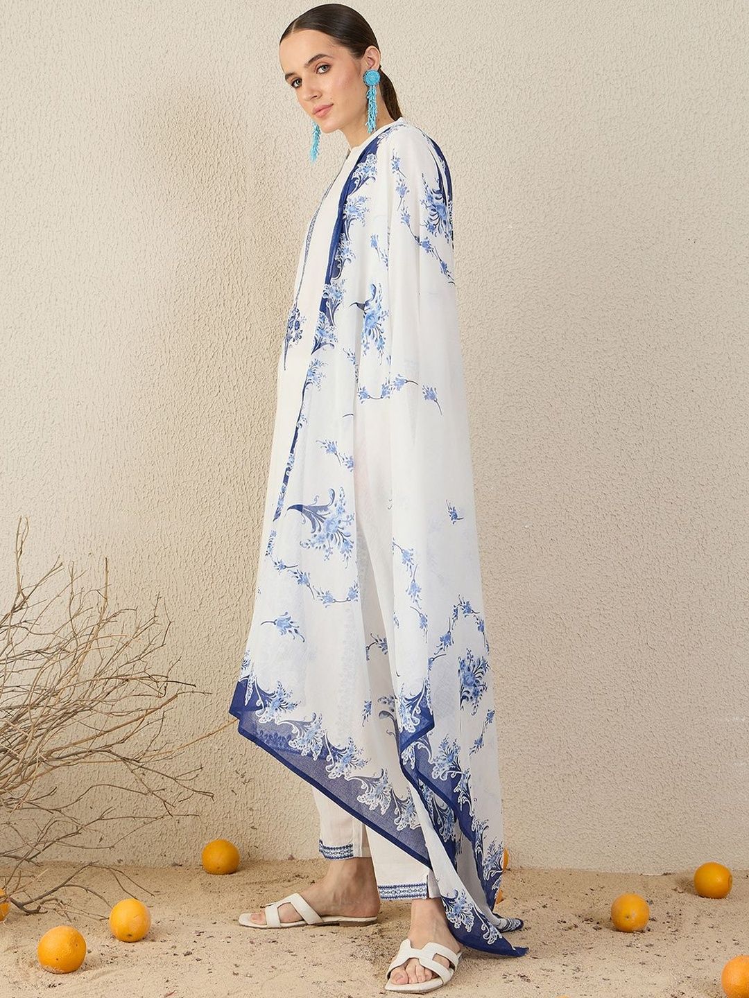 Women Ethnic Motifs Embroidered Thread Work Pure Cotton Kurta with Trousers
