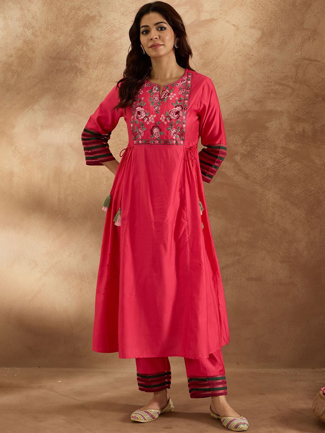 Indyancart IE Women Floral Embroidered Empire Thread Work Liva Kurta with Trousers