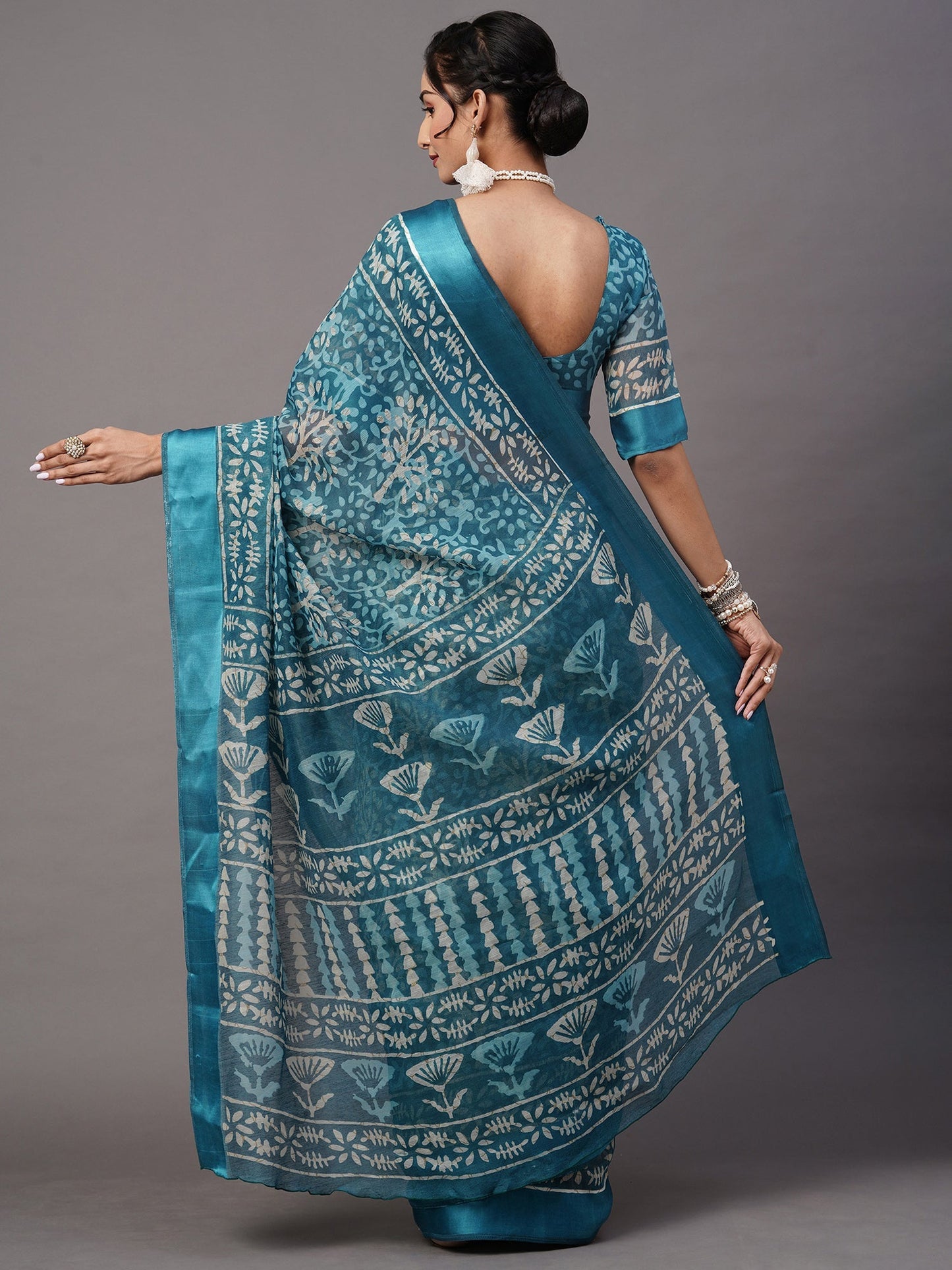 Women's Cotton Blend Blue Printed Designer Saree With Blouse Piece