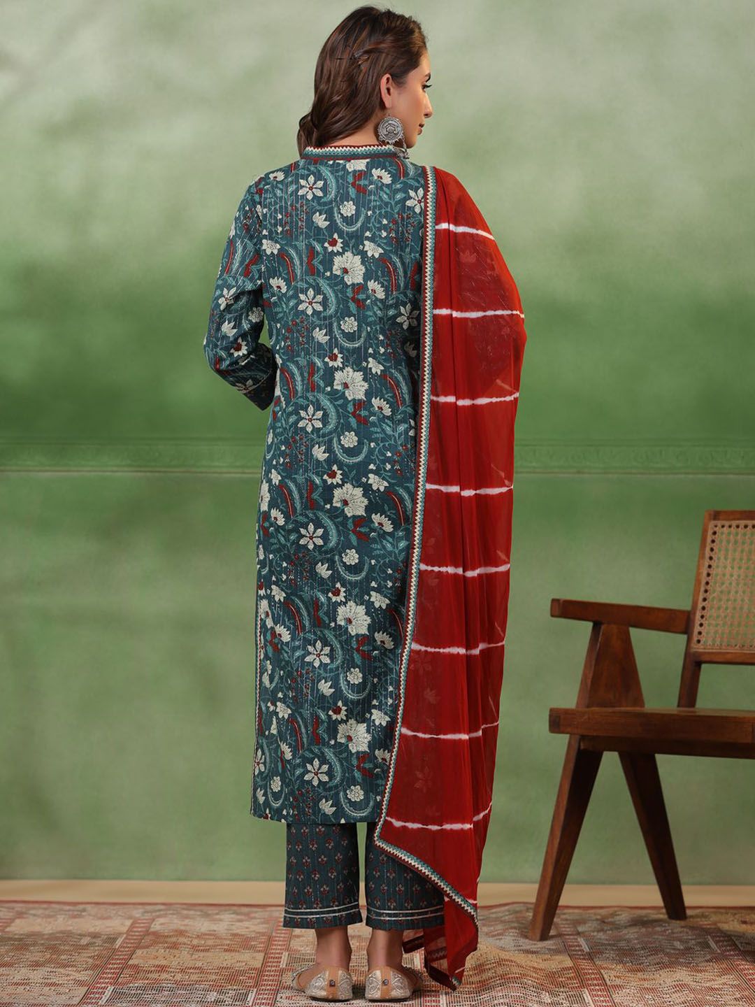 Indyancart SN Women's Green Floral Printed V-Neck Gotta Patti Pure Cotton Kurta With Trousers & Dupatta