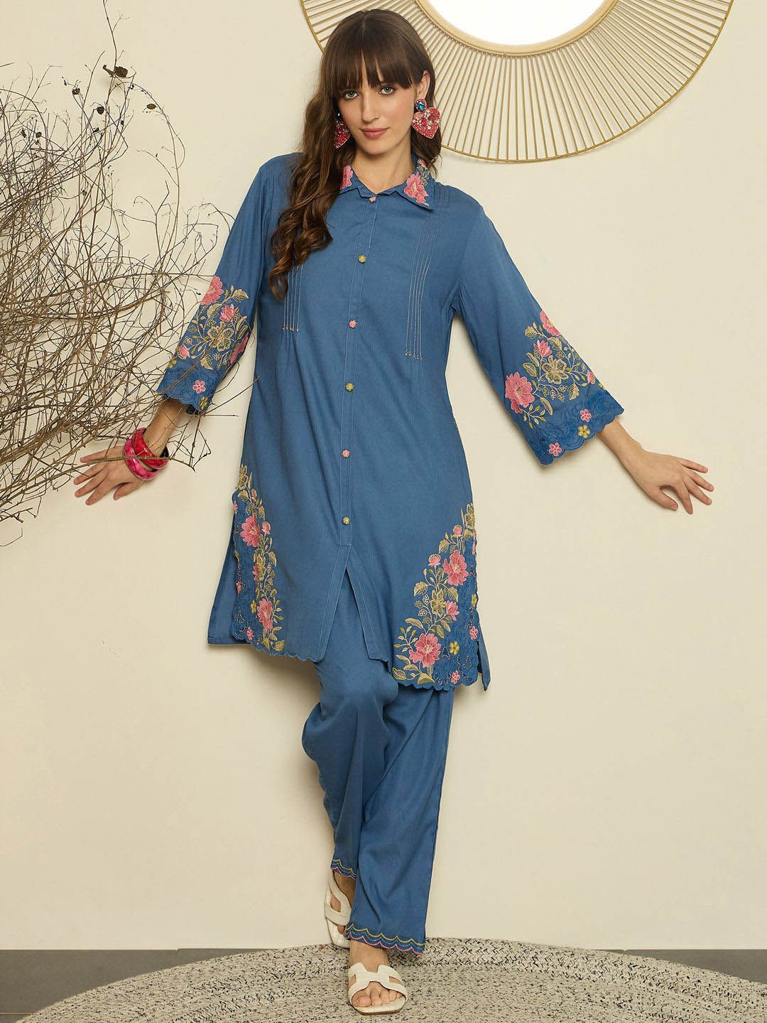 Women Floral Embroidered Thread Work Kurta with Trousers