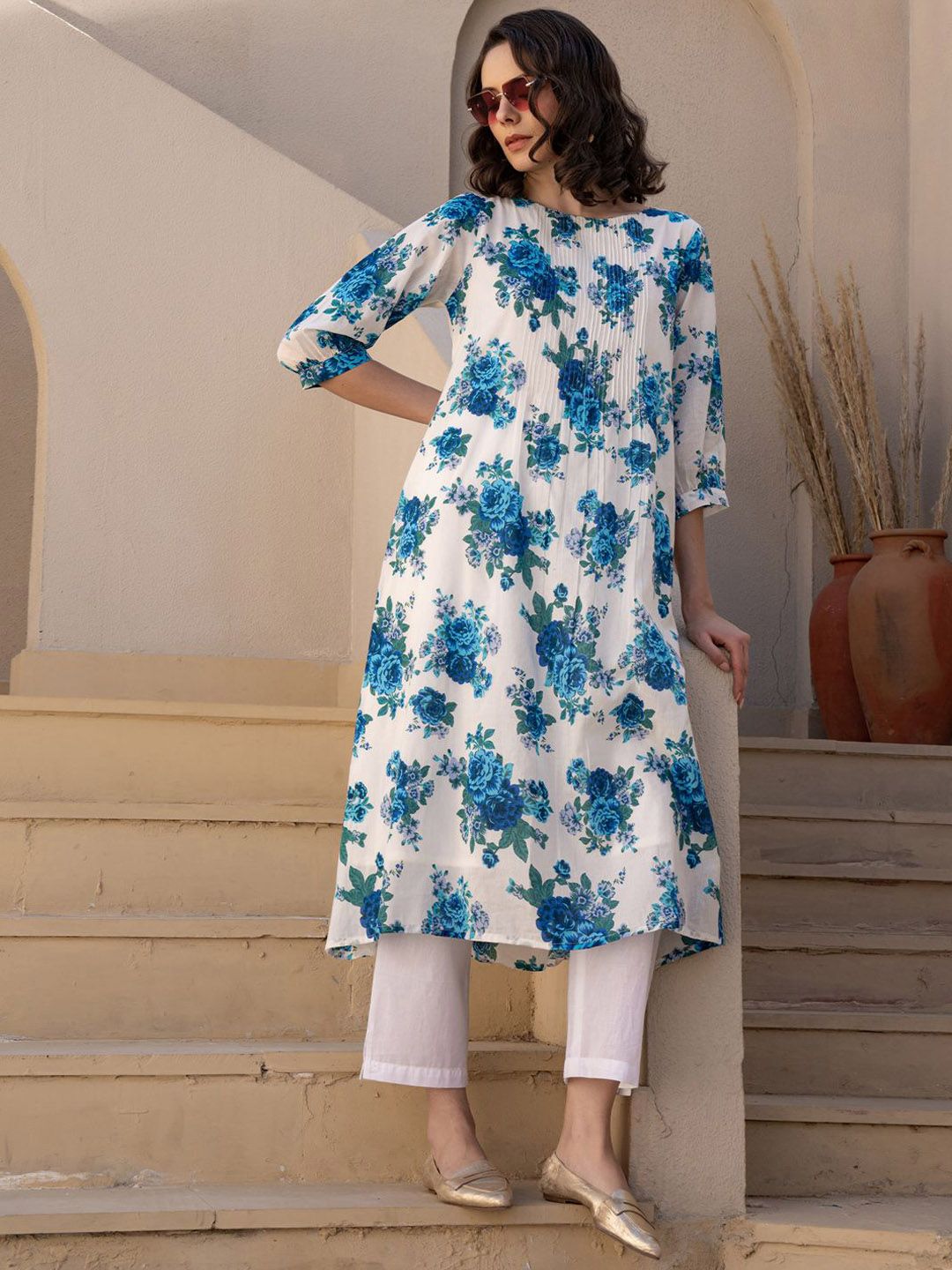 Women Floral Printed Beads and Stones Kurta with Trousers
