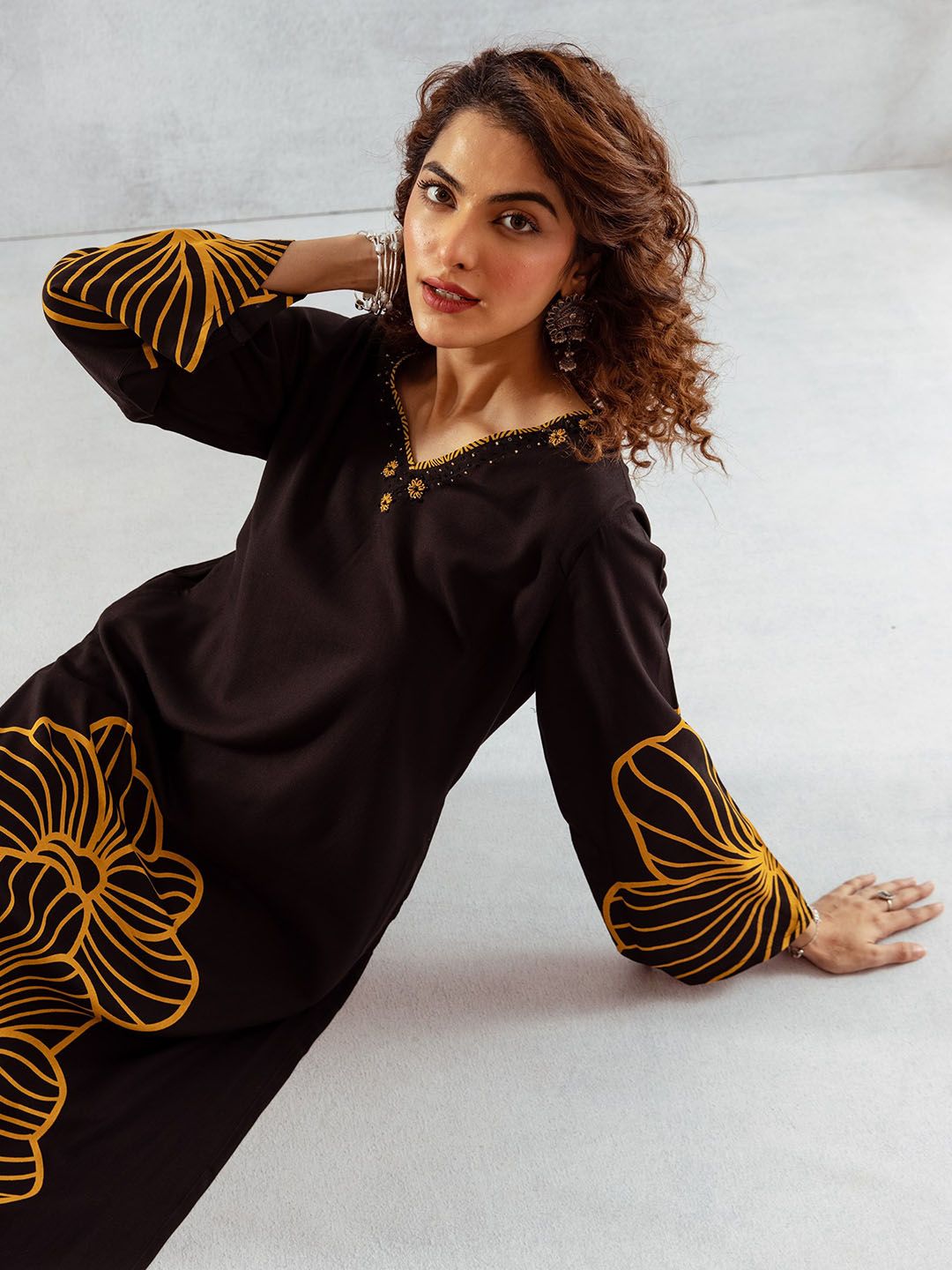 Indyancart SN Women's Floral Printed V Neck Kurta With Palazzos