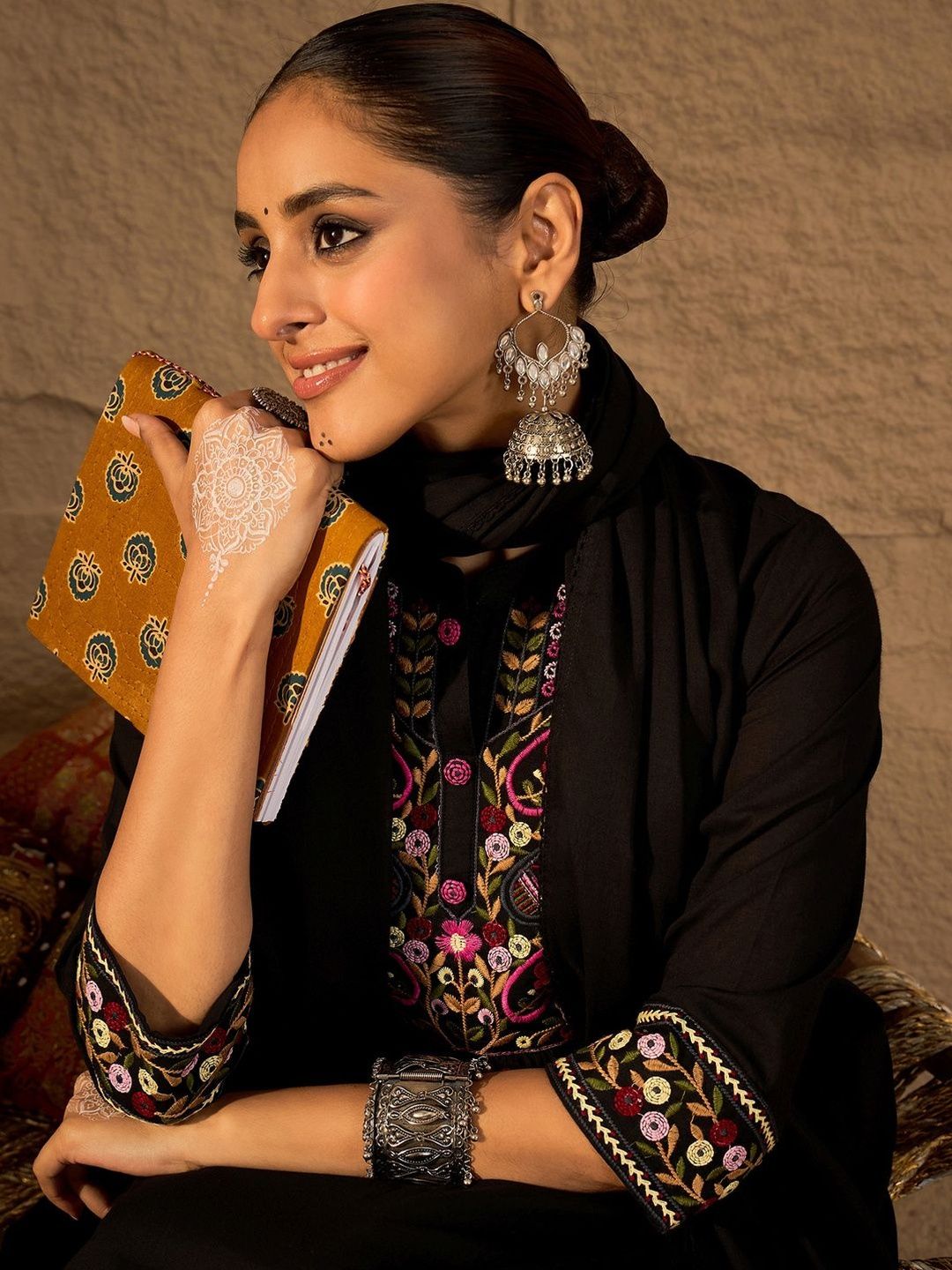 Women Ethnic Motifs Embroidered Thread Work Pure Cotton Kurta Set & Dupatta