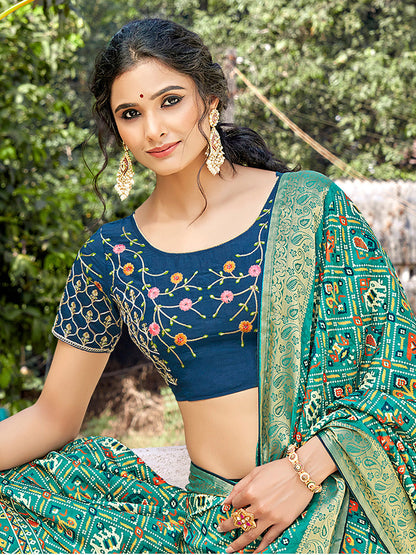 Women's Soft Silk Blue Woven Design Designer Saree With Blouse Piece
