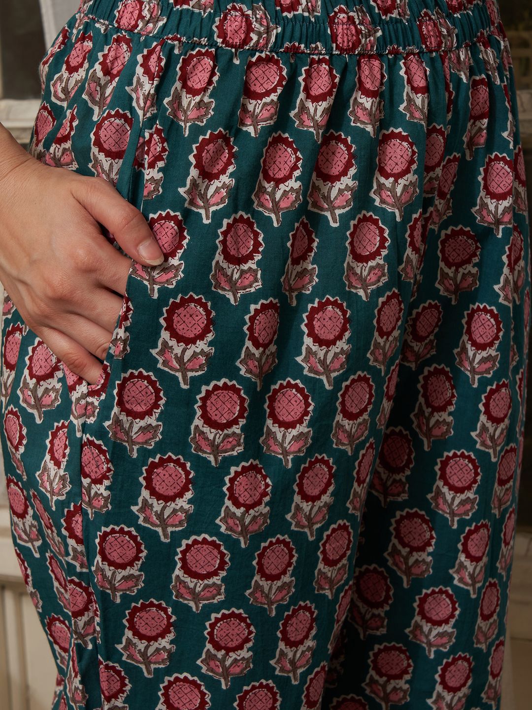 Indyancart SN Women's Printed Pure Cotton Kurta Sets